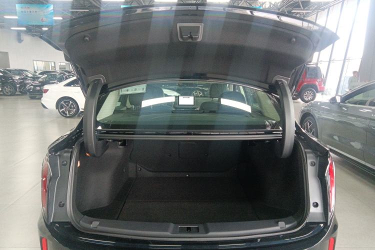 Used Hongqi E-QM5 2025 500km Range Commuter Version Trunk