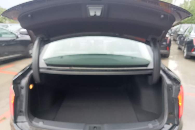 Used Hongqi E-QM5 2025 610 km PLUS Trunk