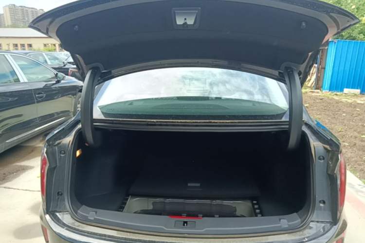 Used Hongqi E-QM5 2025 610 km PLUS Trunk
