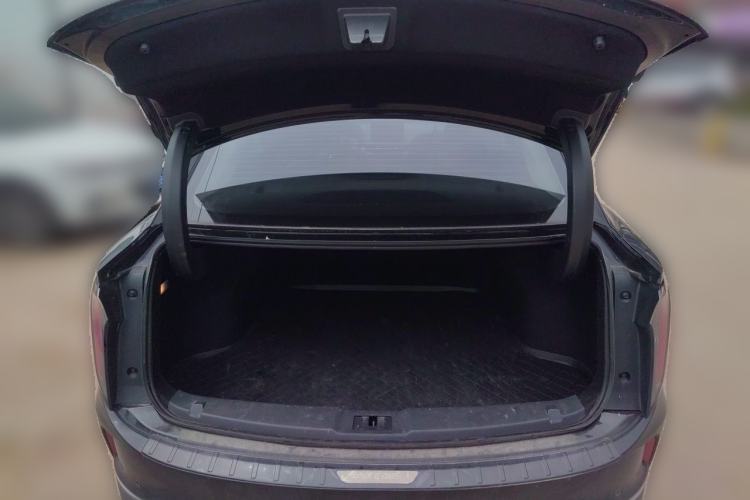 Used Hongqi E-QM5 2025 610 km PLUS Trunk