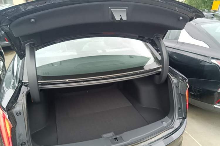 Used Hongqi E-QM5 2025 610 km PLUS Trunk