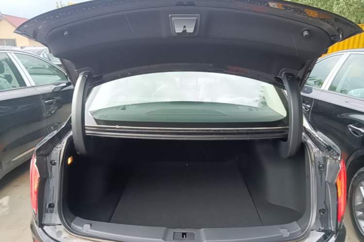 Used Hongqi E-QM5 2025 610 km PLUS Trunk