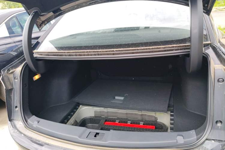 Used Hongqi E-QM5 2025 610 km PLUS Trunk
