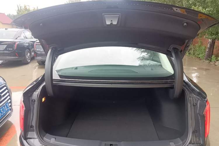 Used Hongqi E-QM5 2025 610 km PLUS Trunk