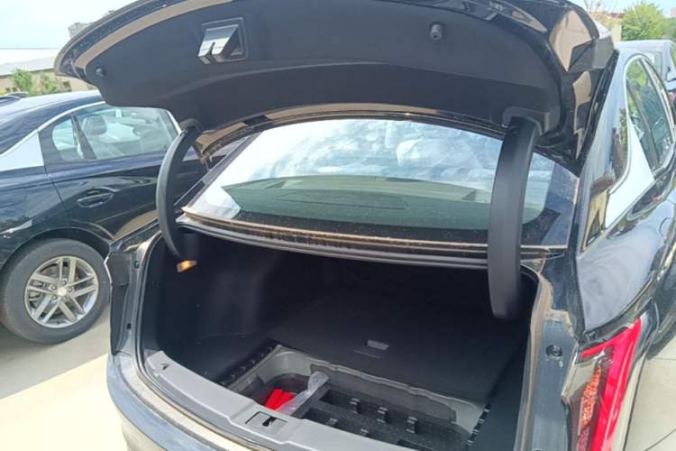 Used Hongqi E-QM5 2025 610 km PLUS Trunk