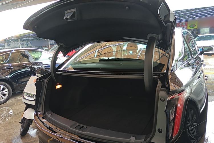 Used Hongqi E-QM5 2025 610 km PLUS Trunk