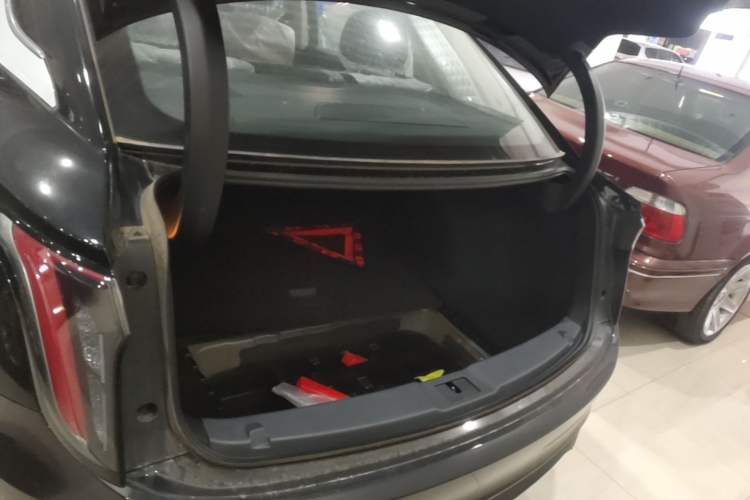 Used Hongqi E-QM5 2025 500km Range Commuter Version Trunk