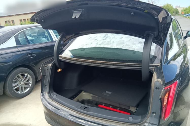 Used Hongqi E-QM5 2025 610 km PLUS Trunk
