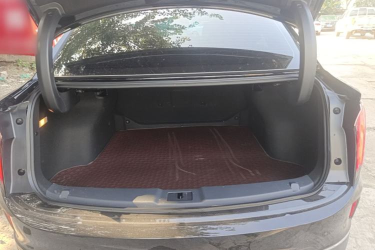 Used Hongqi E-QM5 2025 500km Range Commuter Version Trunk