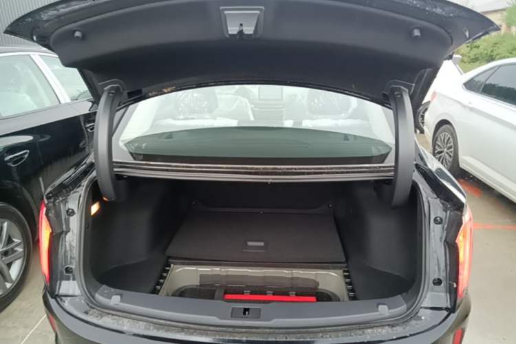 Used Hongqi E-QM5 2025 610 km PLUS Trunk