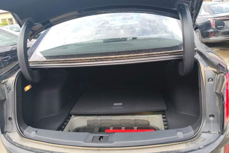 Used Hongqi E-QM5 2025 610 km PLUS Trunk
