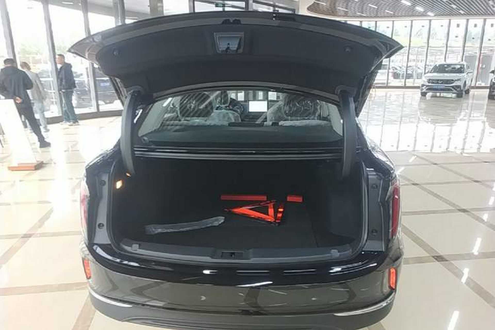 Used Hongqi E-QM5 2025 500km Range Commuter Version Trunk