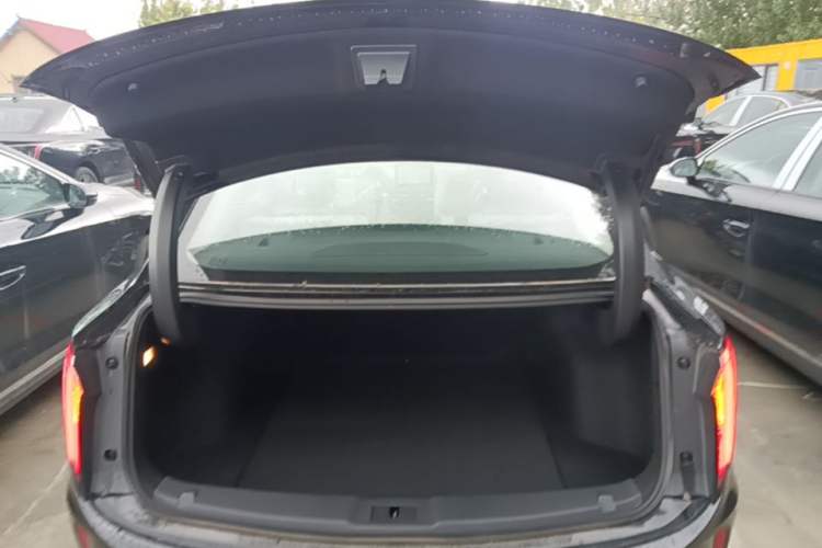 Used Hongqi E-QM5 2025 610 km PLUS Trunk