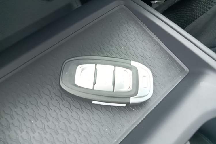 Used Hongqi E-QM5 2025 610 km PLUS Vehicle Key