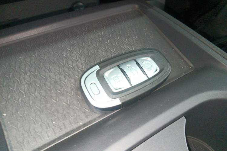 Used Hongqi E-QM5 2025 500km Range Commuter Version Vehicle Key