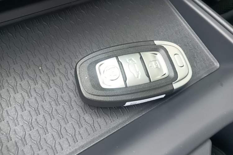Used Hongqi E-QM5 2025 610 km PLUS Vehicle Key
