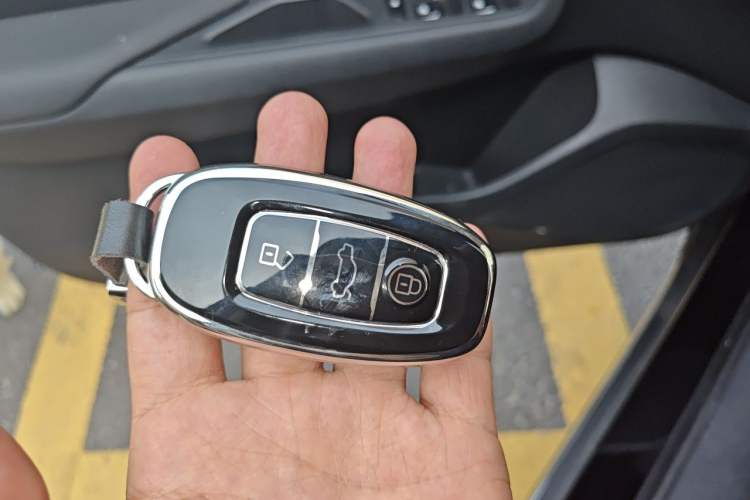 Used Hongqi E-QM5 2025 500km Range Commuter Version Vehicle Key