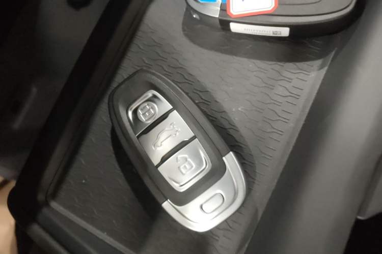 Used Hongqi E-QM5 2025 500km Range Commuter Version Vehicle Key