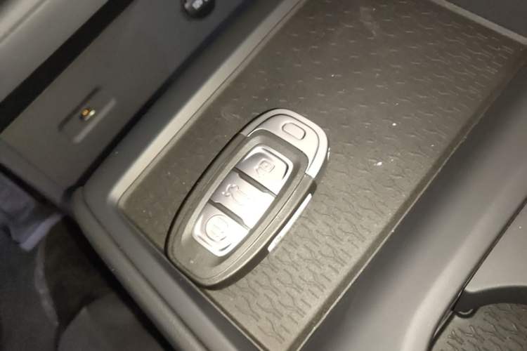 Used Hongqi E-QM5 2025 500km Range Commuter Version Vehicle Key