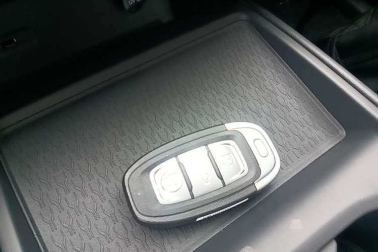 Used Hongqi E-QM5 2025 610 km PLUS Vehicle Key