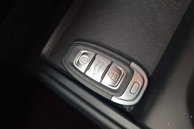 Used Hongqi E-QM5 2025 500km Range Commuter Version Vehicle Key
