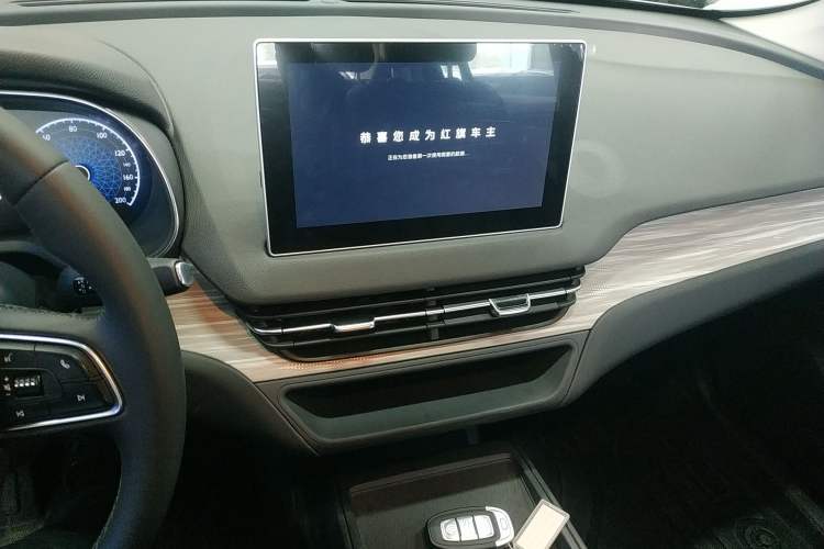 Used Hongqi E-QM5 2025 500km Range Commuter Version Audio And AC Panel