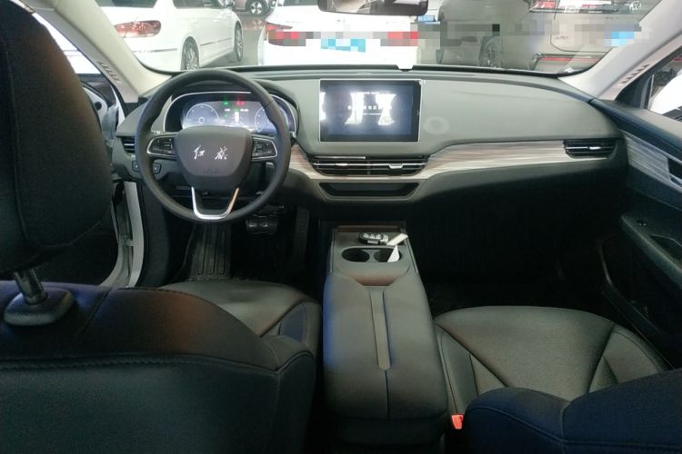 Used Hongqi E-QM5 2025 500km Range Commuter Version Center Console