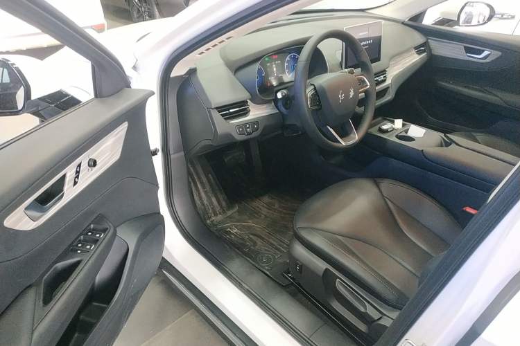 Used Hongqi E-QM5 2025 500km Range Commuter Version Driver Seat