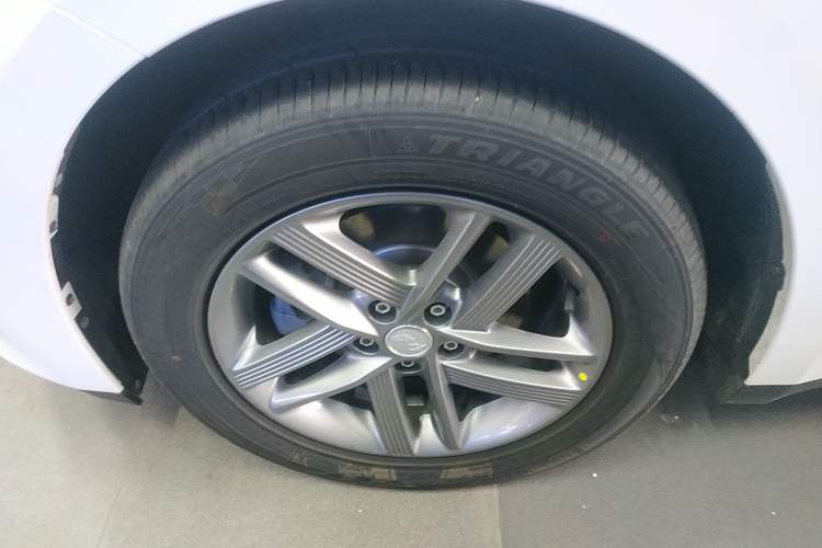 Used Hongqi E-QM5 2025 500km Range Commuter Version Exterior 4