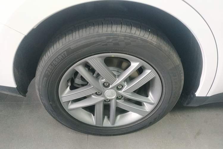 Used Hongqi E-QM5 2025 500km Range Commuter Version Exterior 5
