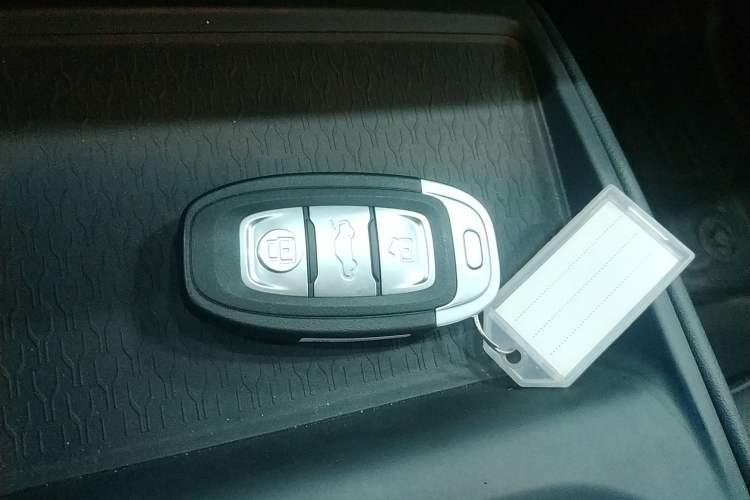 Used Hongqi E-QM5 2025 500km Range Commuter Version Interior 1