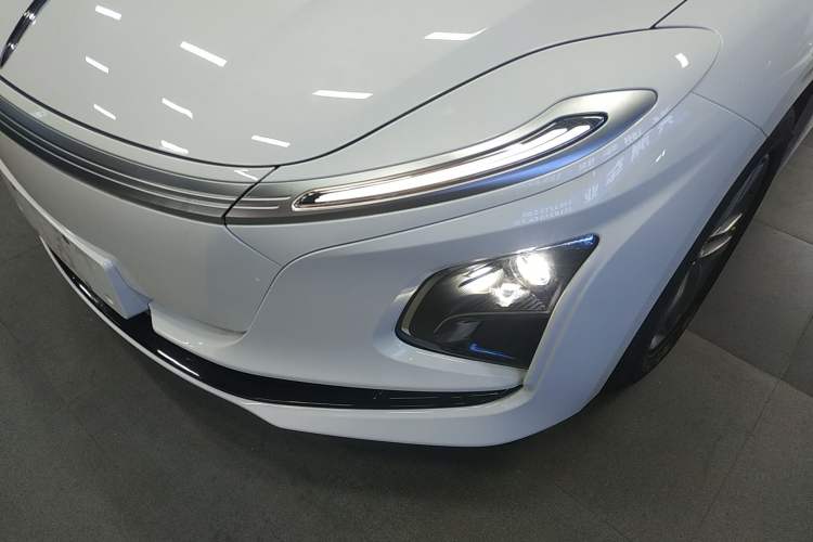 Used Hongqi E-QM5 2025 500km Range Commuter Version Left Front Headlight