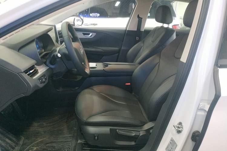 Used Hongqi E-QM5 2025 500km Range Commuter Version Left Front Seat