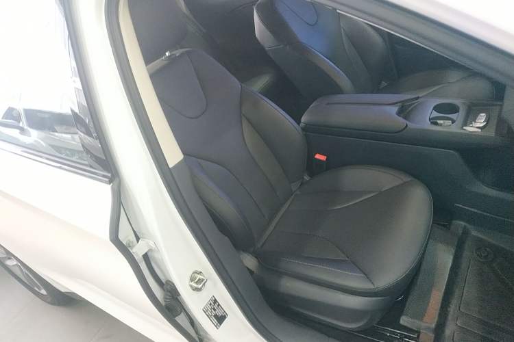 Used Hongqi E-QM5 2025 500km Range Commuter Version Right Front Seat