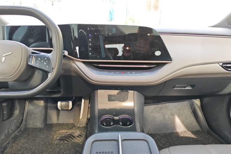 Used Hongqi EH7 2024 690 Pro Audio And AC Panel