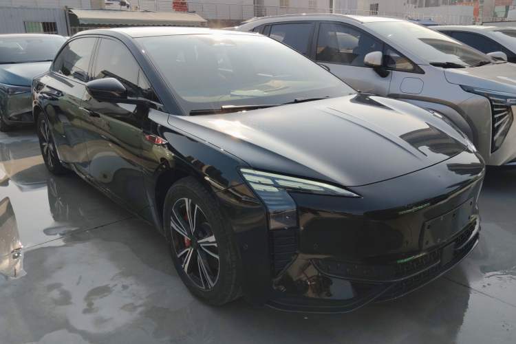 Used Hongqi EH7 2024 690 Pro Front Right 45 Deg