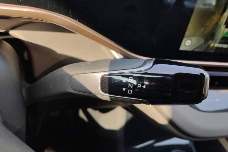 Used Hongqi EH7 2024 690 Pro Gear Lever