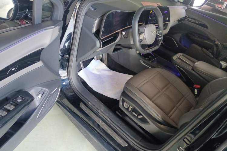 Used Hongqi EH7 2024 690 Pro Interior 3