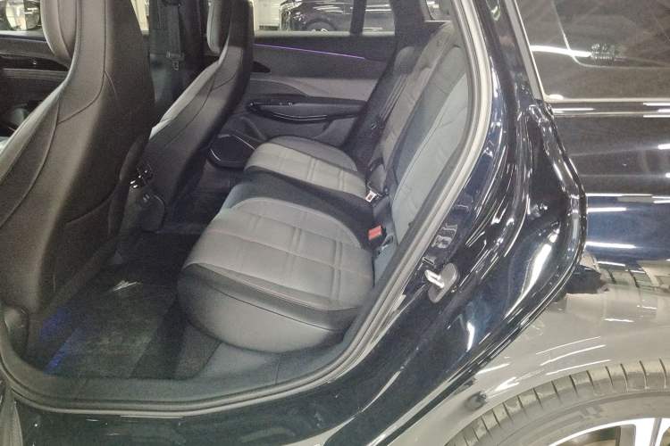 Used Hongqi EH7 2024 690 Pro Interior 3
