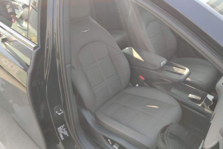 Used Hongqi EH7 2024 690 Pro Right Front Seat