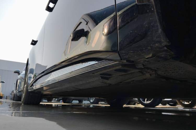 Used Hongqi EH7 2024 690 Pro Right Side Sill