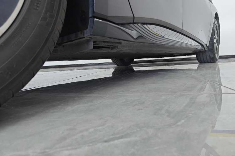 Used Hongqi EH7 2024 600 Pro Right Side Sill