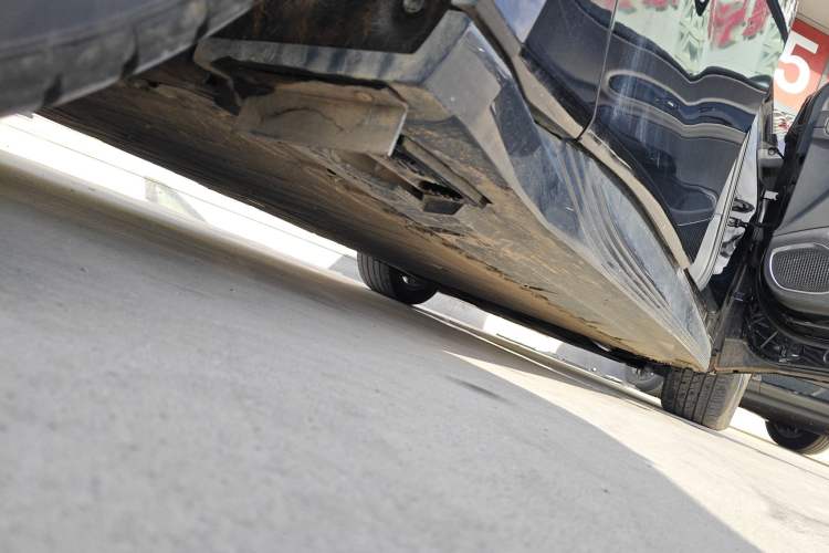 Used Hongqi EH7 2024 690 Pro Right Side Sill