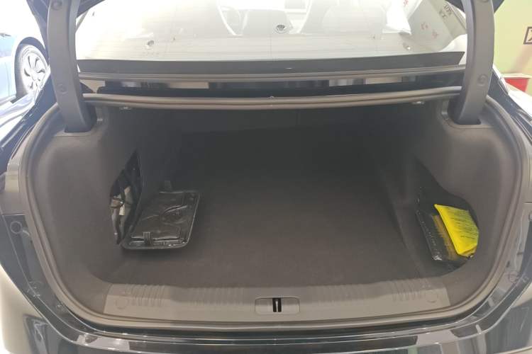 Used Hongqi EH7 2024 690 Pro Trunk