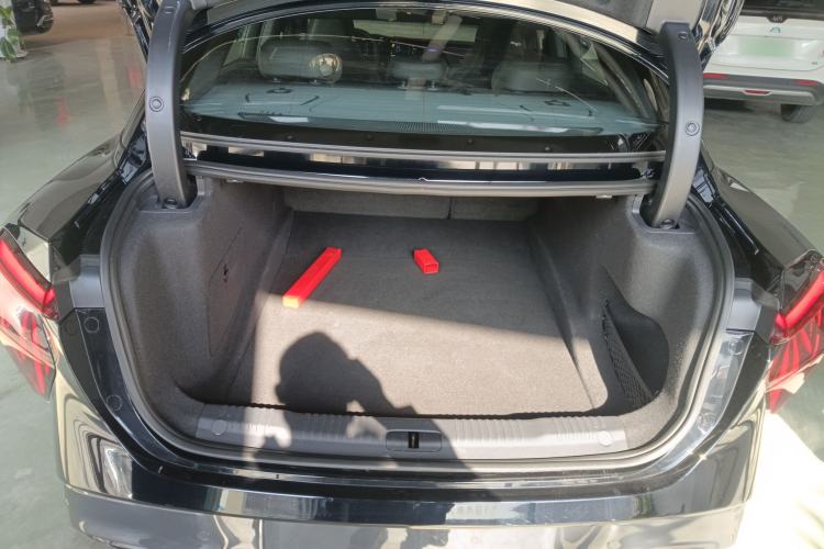 Used Hongqi EH7 2024 690 Pro Trunk