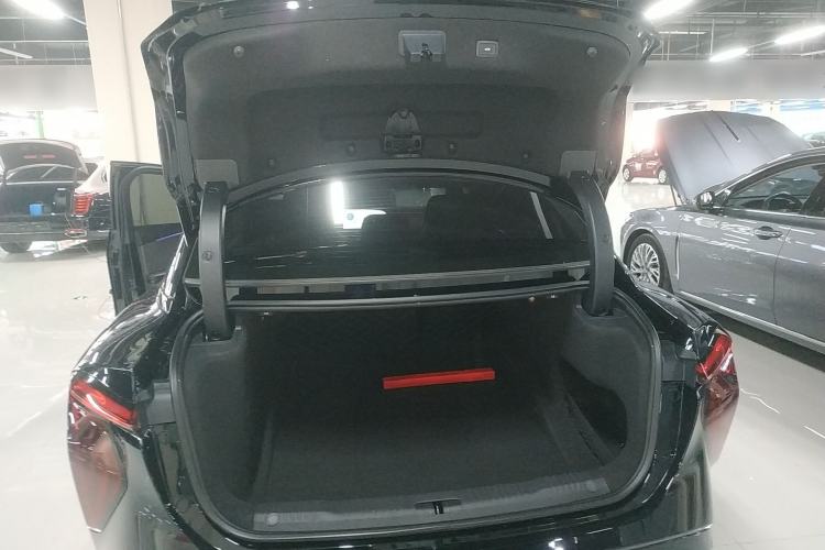Used Hongqi EH7 2024 690 Pro Trunk