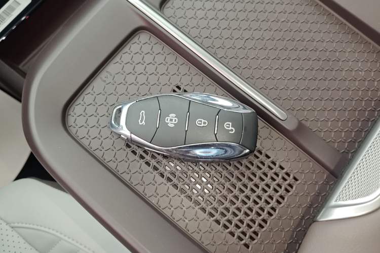 Used Hongqi EH7 2024 690 Pro Vehicle Key