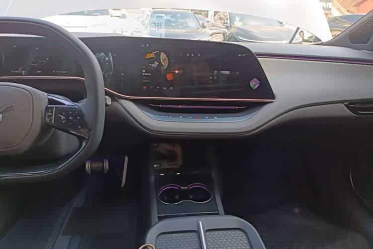 Used Hongqi EH7 2024 690 Pro Audio And AC Panel