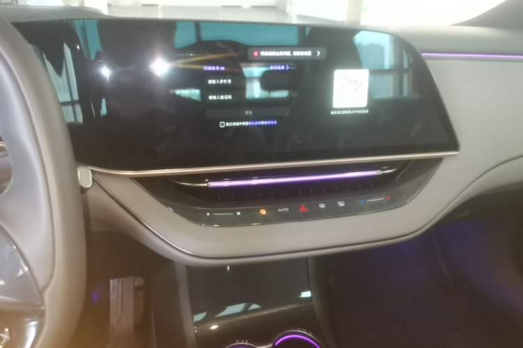 Used Hongqi EH7 2024 760 Pro+ Four-Wheel Drive Version Audio And AC Panel