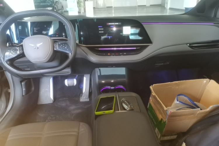 Used Hongqi EH7 2024 760 Pro+ Four-Wheel Drive Version Center Console